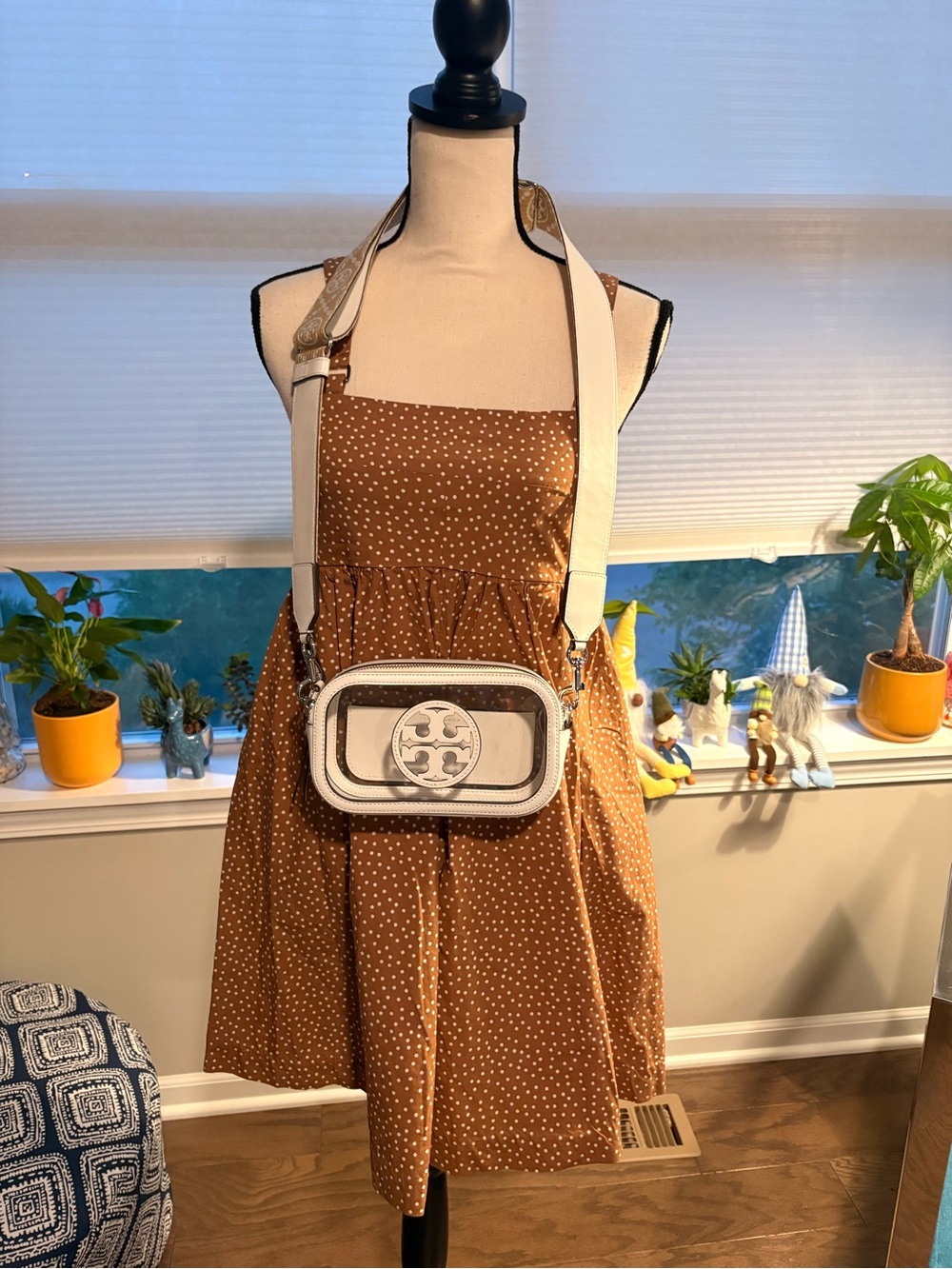 ✨Tory Burch (GUC) White Crossbody Camera Bag✨